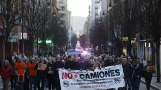 La zona oeste de Gijón vuelve a manifestarse en La Calzada y programa una "gran marcha" hasta el Ayuntamiento contra el tráfico pesado