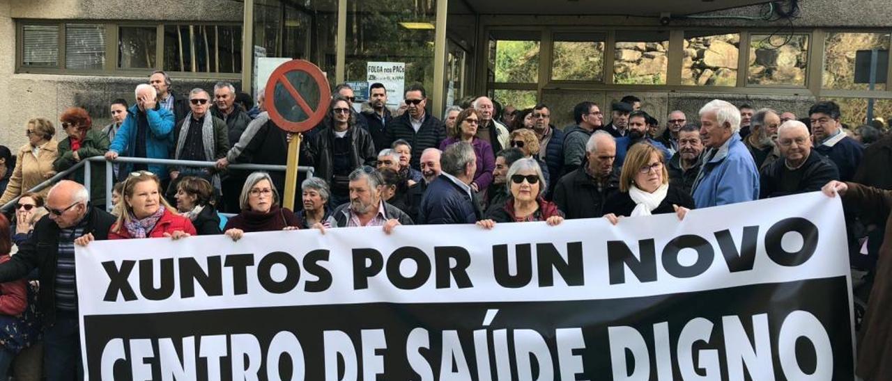 La concentración en defensa del centro de salud.