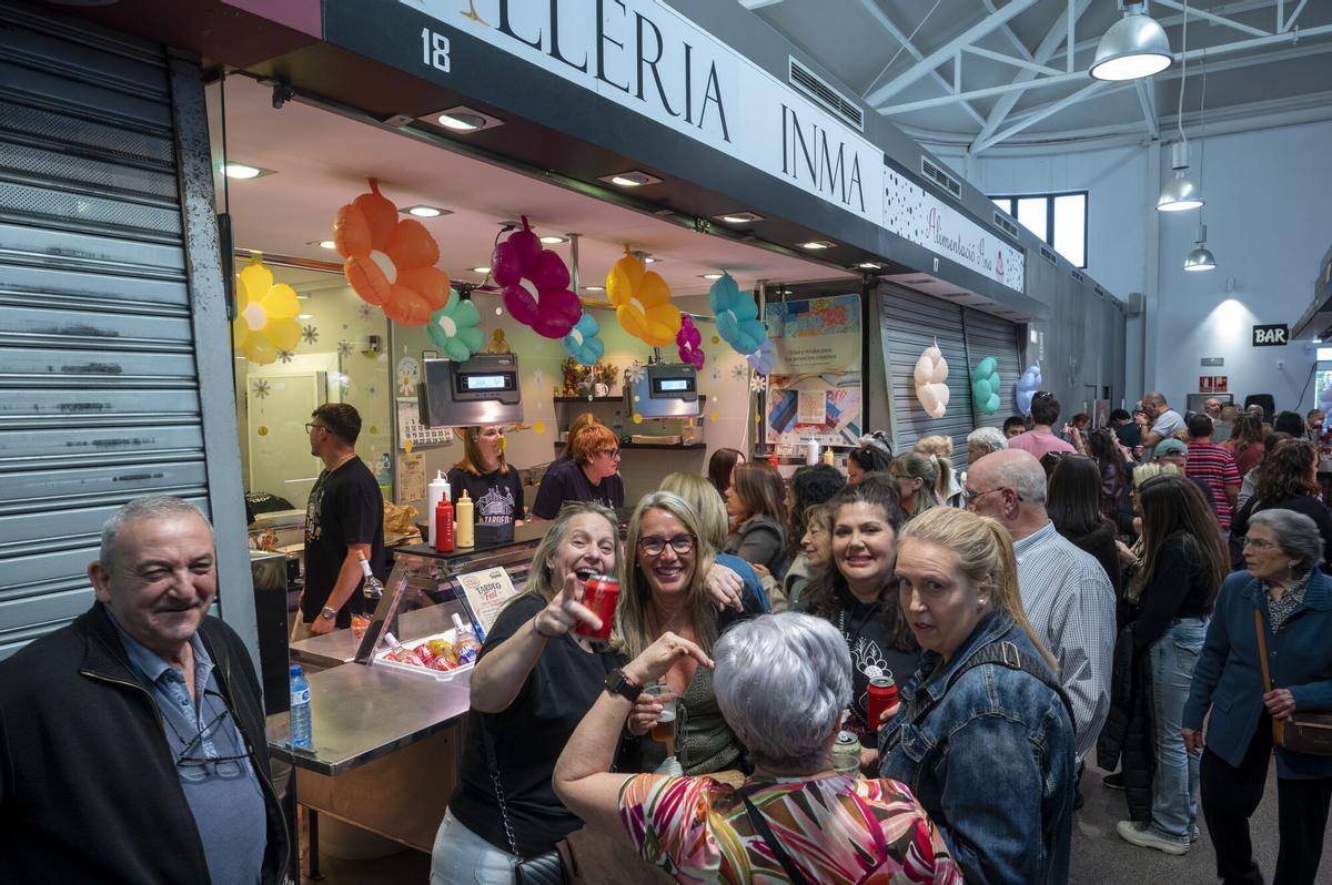 Primer tardeo en el Mercat Sagarra de Santa Coloma de Gramanet. Los organizadores confirman que habrá segunda edición. Ya están evaluando cuándo será la siguiente fecha.