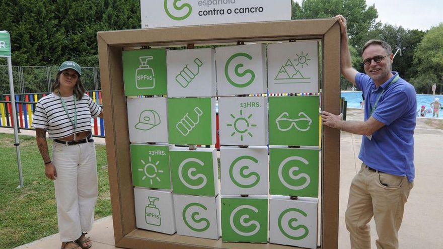 La AECC trae hasta Lalín su campaña de protección solar | BERNABÉ/JAVIER LALÍN