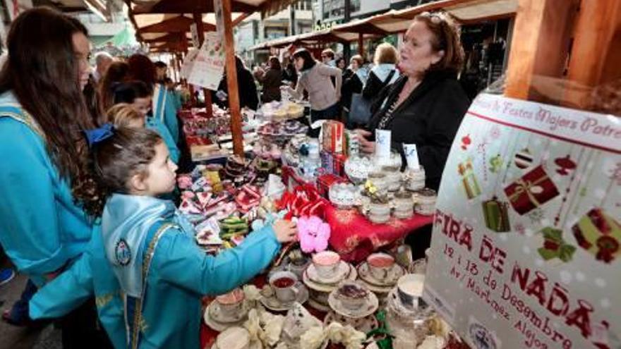 El ambiente festivo «invade» las calles con la «Fira de Nadal»