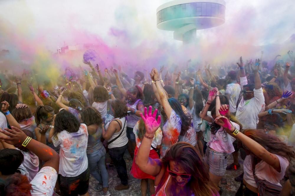 Holi Party en el Niemeyer