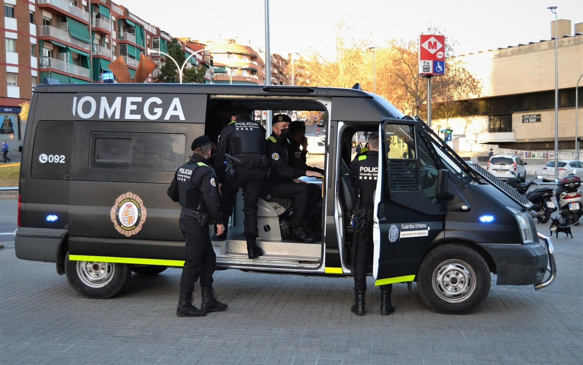 La furgoneta de la Unidad Omega de la Guardia Urbana de Badalona.