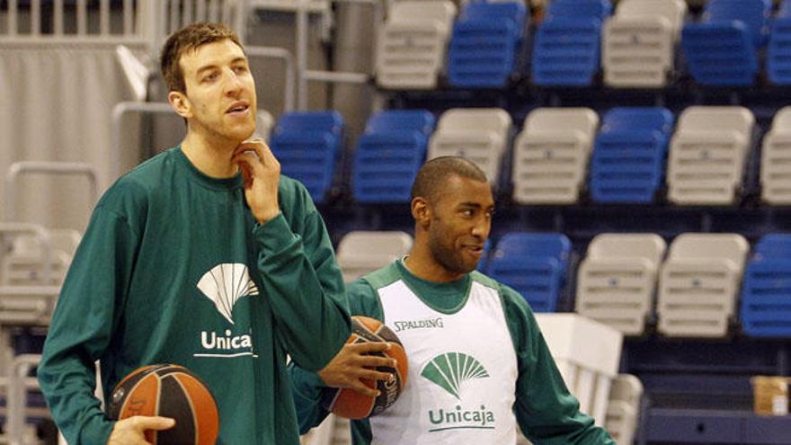 Fran Vázquez, que vuelve, y Jayson Granger, en un entrenamiento en el Martín Carpena.