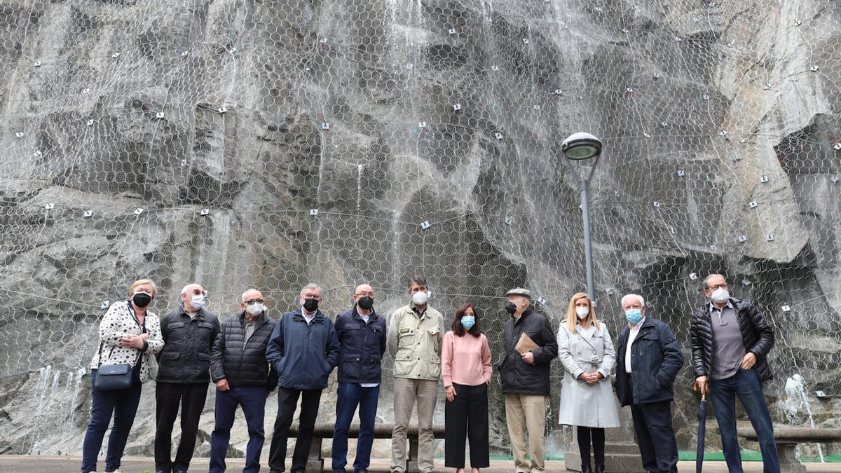 La cascada del Palacio de la Ópera vuelve a funcionar.