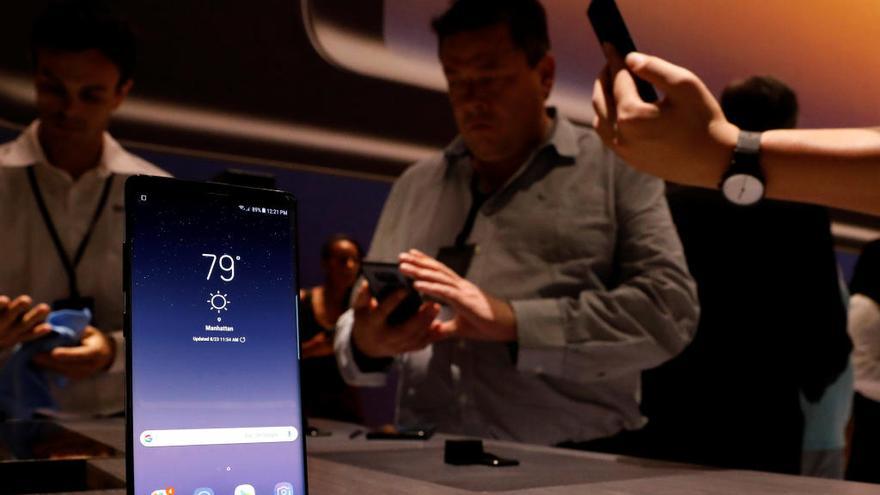 Multen Samsung i Apple per alentir els seus dispositius