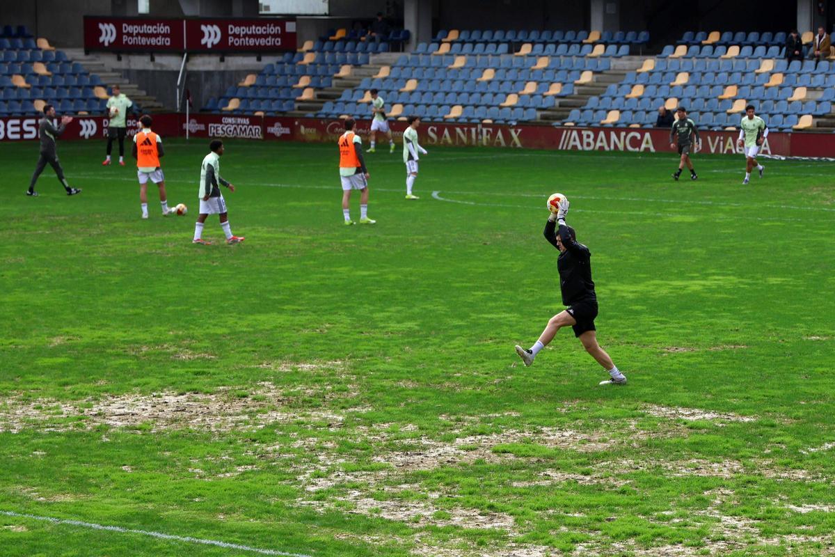 Césped de Pasarón antes del partido disputado el pasado domingo contra el Real Madrid Castilla