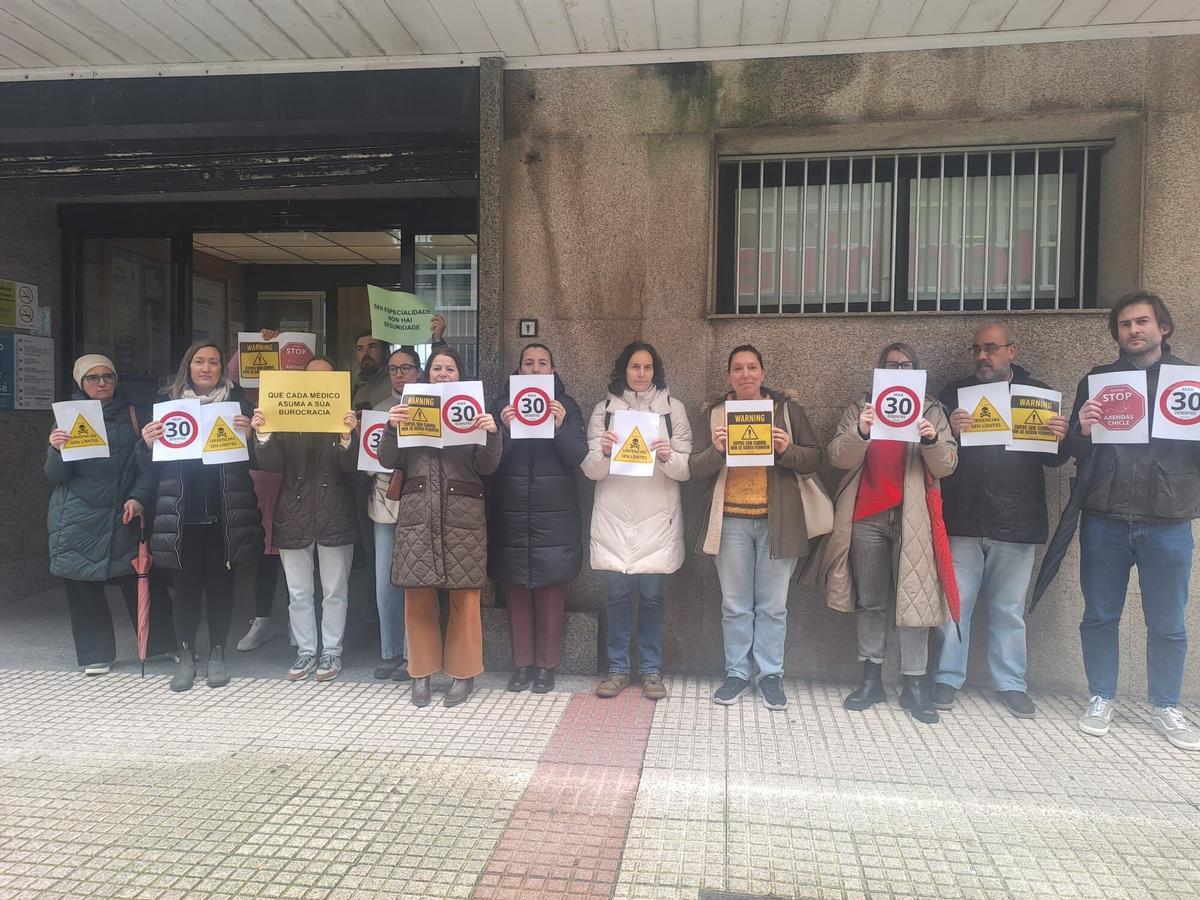 Concentración de médicos, ante el centro de salud San José de A Coruña, el pasado 6 de marzo.