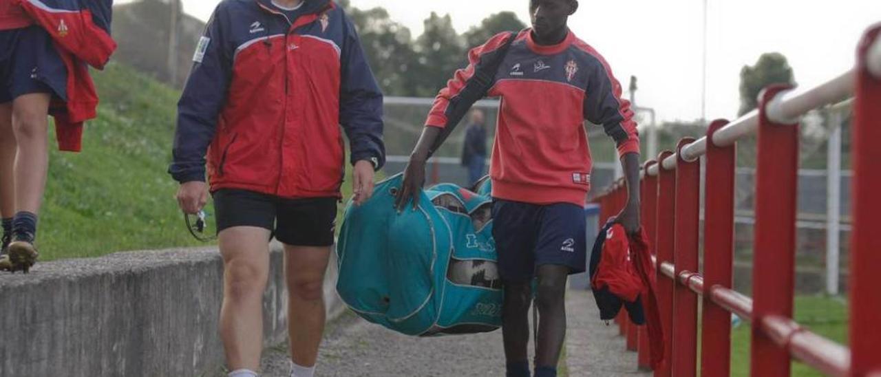 Abdou, junto a Marco Canal, cuando jugaba en el Sporting B.