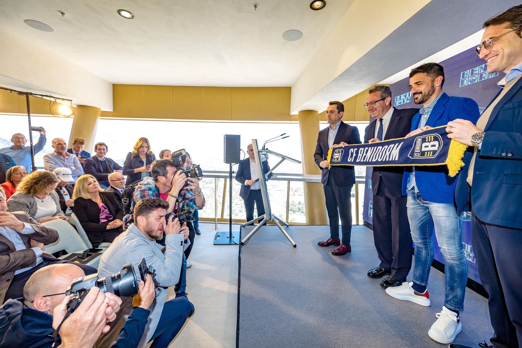 David Villa oficializa la compra del CF Benidorm en el edificio Intempo