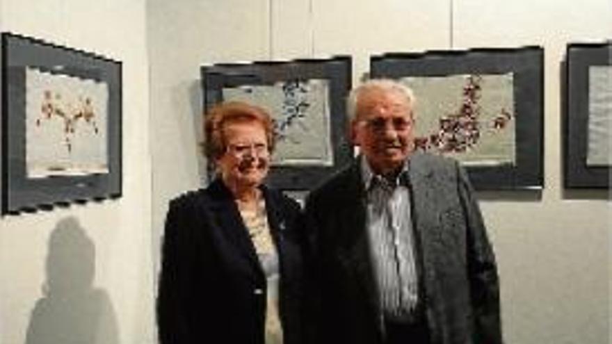 Petra Rosselló, brodadora de Mallorca, i Antoni Elmeua, propietari de Brodats Elmeua, es van retrobar ahir al Museu de la Pell d&#039;Igualada