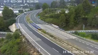 El vuelco de un camión corta la autovía A7 a la altura de Benissoda