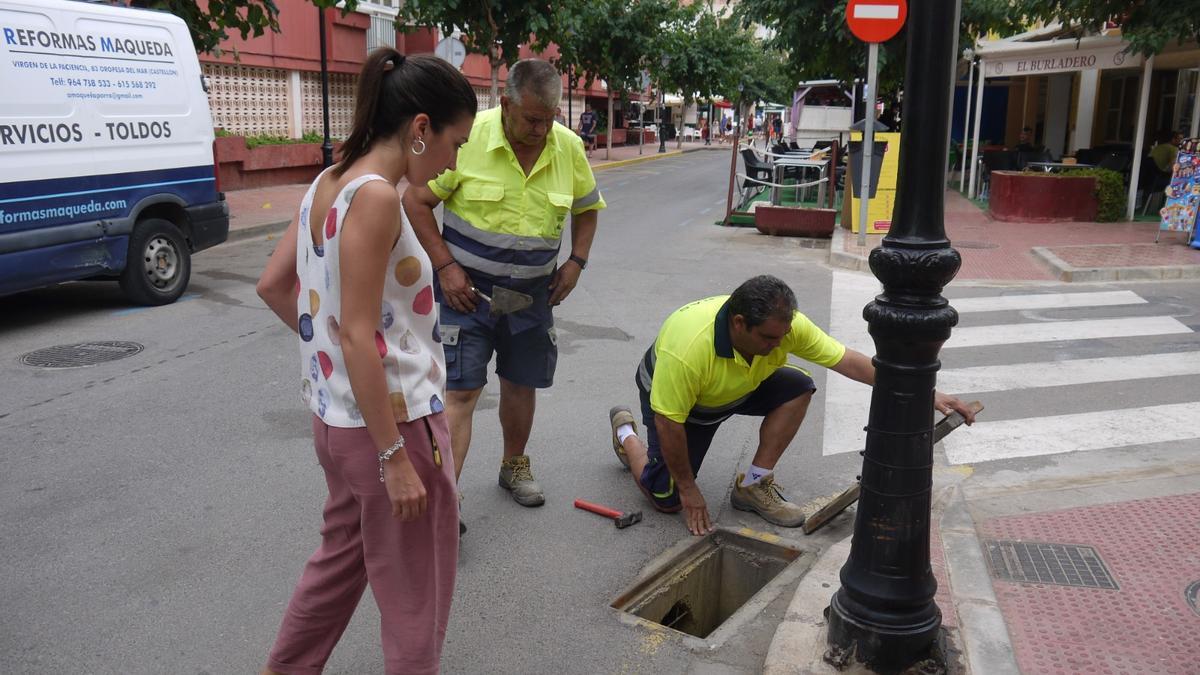 Limpieza de imbornales en Orpesa.