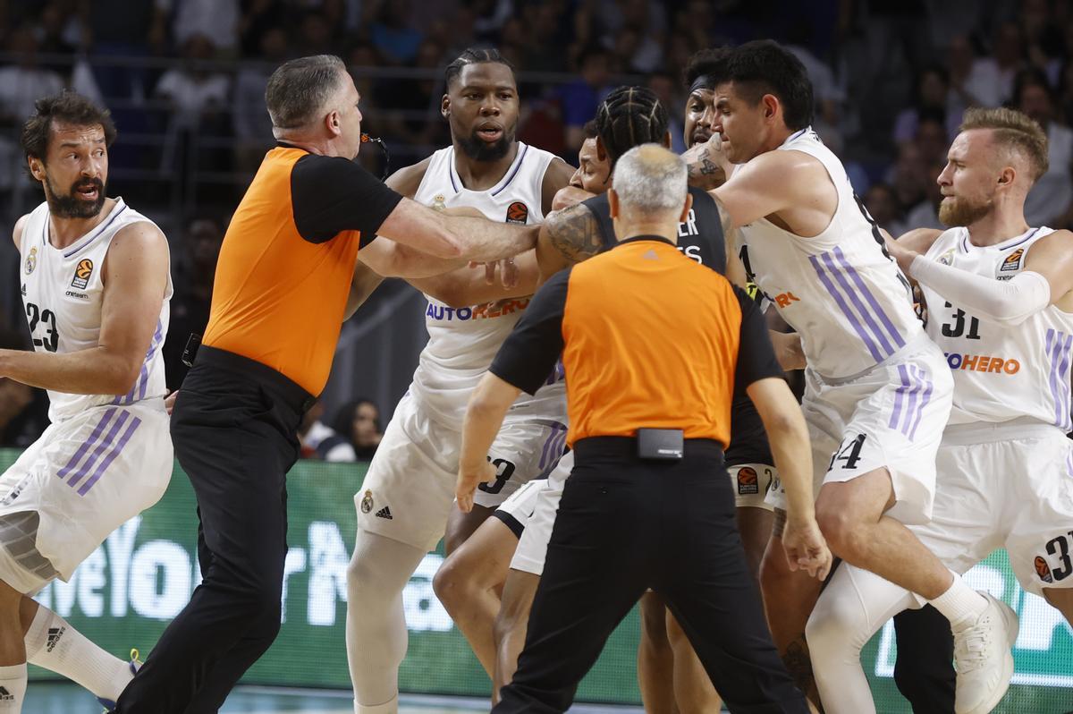 La pelea entre los jugadores del Real Madrid y el Partizán, en imágenes