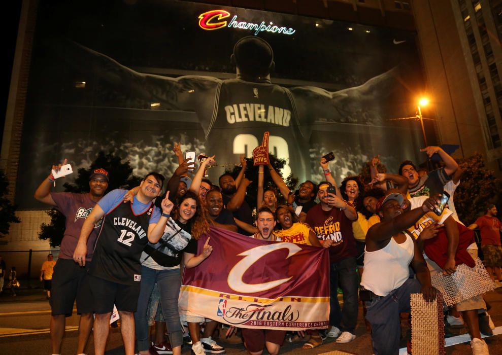 La afición celebra el triunfo de los Cavaliers