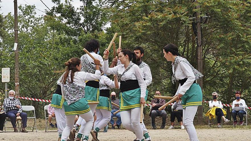 Els Hostalets de Pierola recupera el seu aplec amb la tradicional missa i la benedicció de panets | AJ. HOSTALETS DE PIEROLA