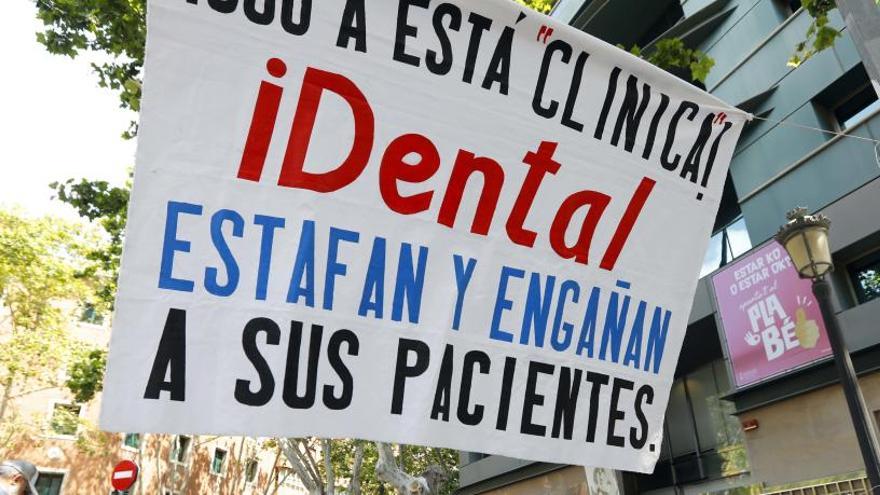 La Policía registra 19 clínicas de iDental en varias provincias