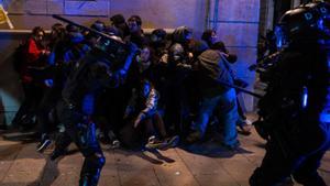 Barcelona desallotja l’antiga escola Massana, ocupada des del 2020