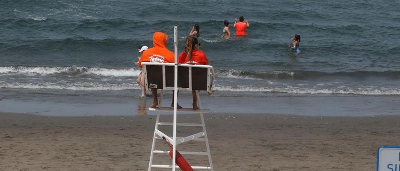 Servicio de Salvamento en la playa de Salinas. | Mara Villamuza