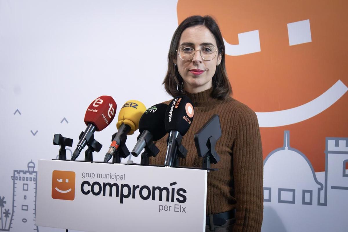 La portavoz de Compromís, Esther Díez, desde la sede de su grupo municipal