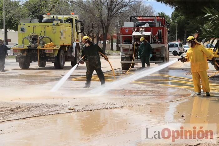 Limpian Los Alcázares tras las fuertes lluvias de los últimos días