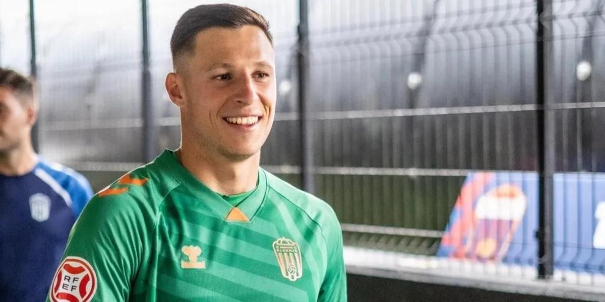 Ramón Vila, guardameta titular del CD Eldense, antes de un partido.