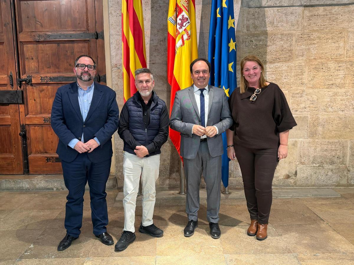 Rubén Molina, Nicolás Pérez, Pérez Llorca y Paqui Llopis, en el Palau.