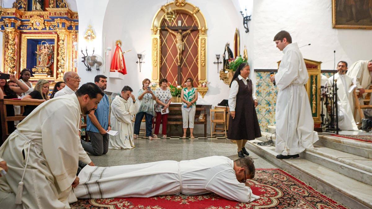 Todas las imágenes de la ordenación de Juan Carlos Rubertiello, diácono en Sant Antoni