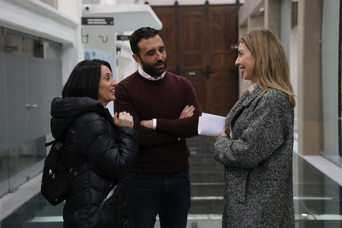 El alcalde de Sagunt, la con senadora y la secretaria general.