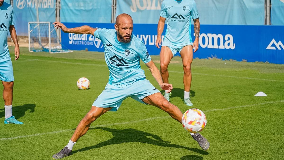 Laure, en un entrenamiento con el Atlético Baleares