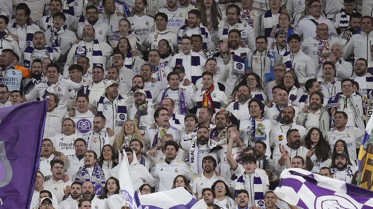 Fanion Match Amical Real Madrid • EUR 350,00 - FR