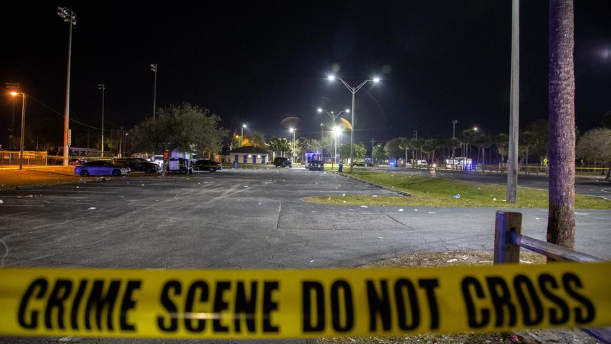 Precinto policial en la escena de un tiroteo.