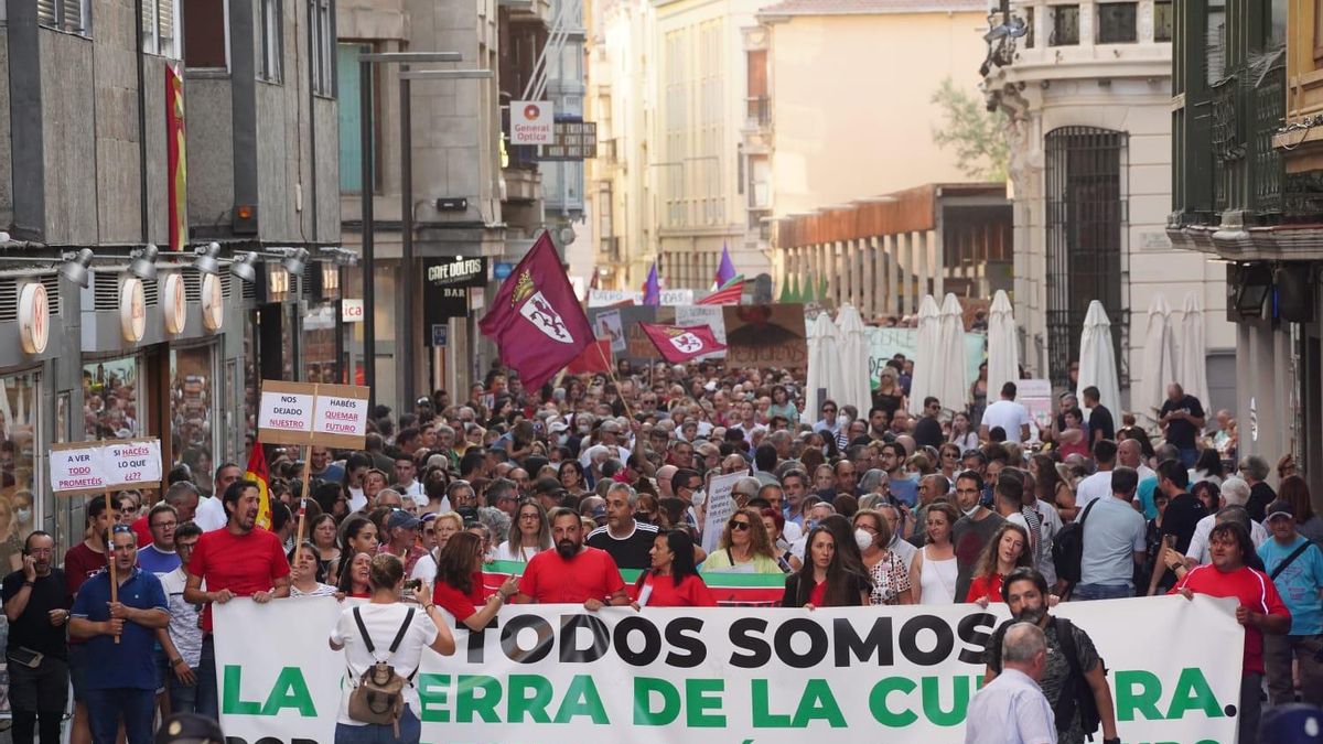 Manifestación por la gestión de los incendios.