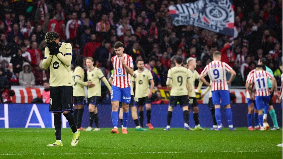 Raphinha y Flick: una charla en el entrenamiento