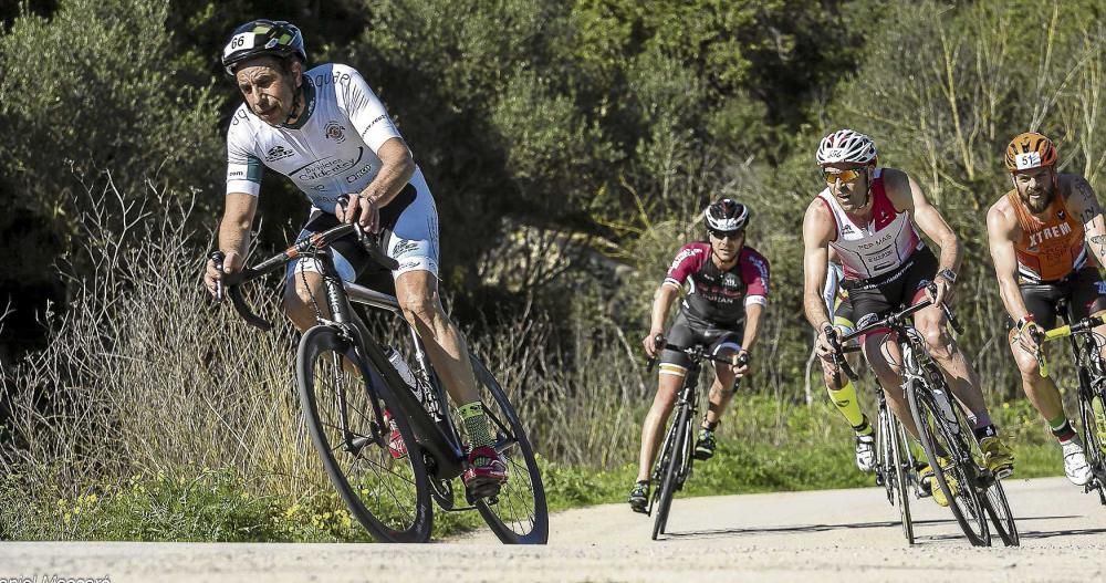 Mola y Fullana vencen en el Neu Torrada