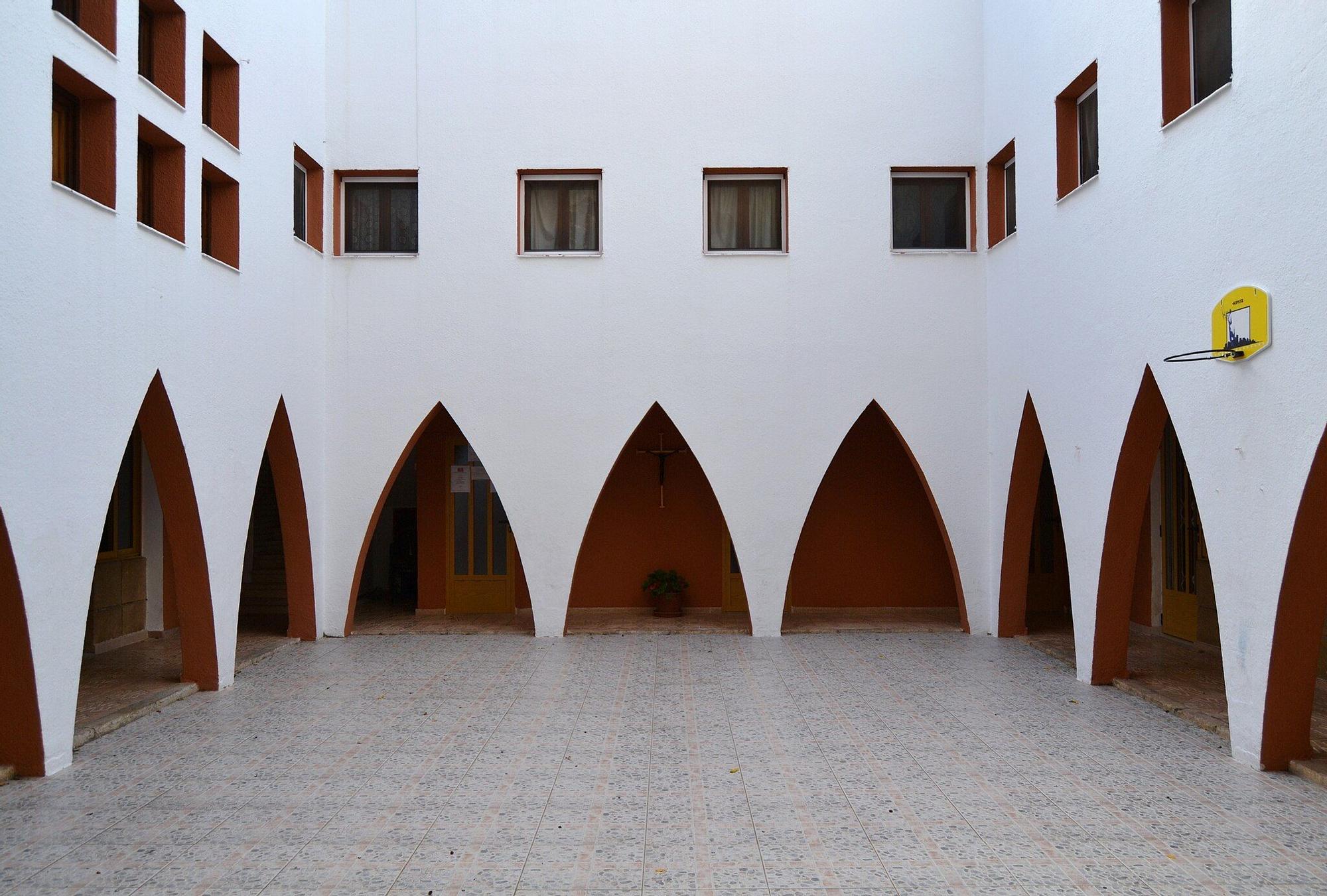El claustro de la Iglesia, en su interior