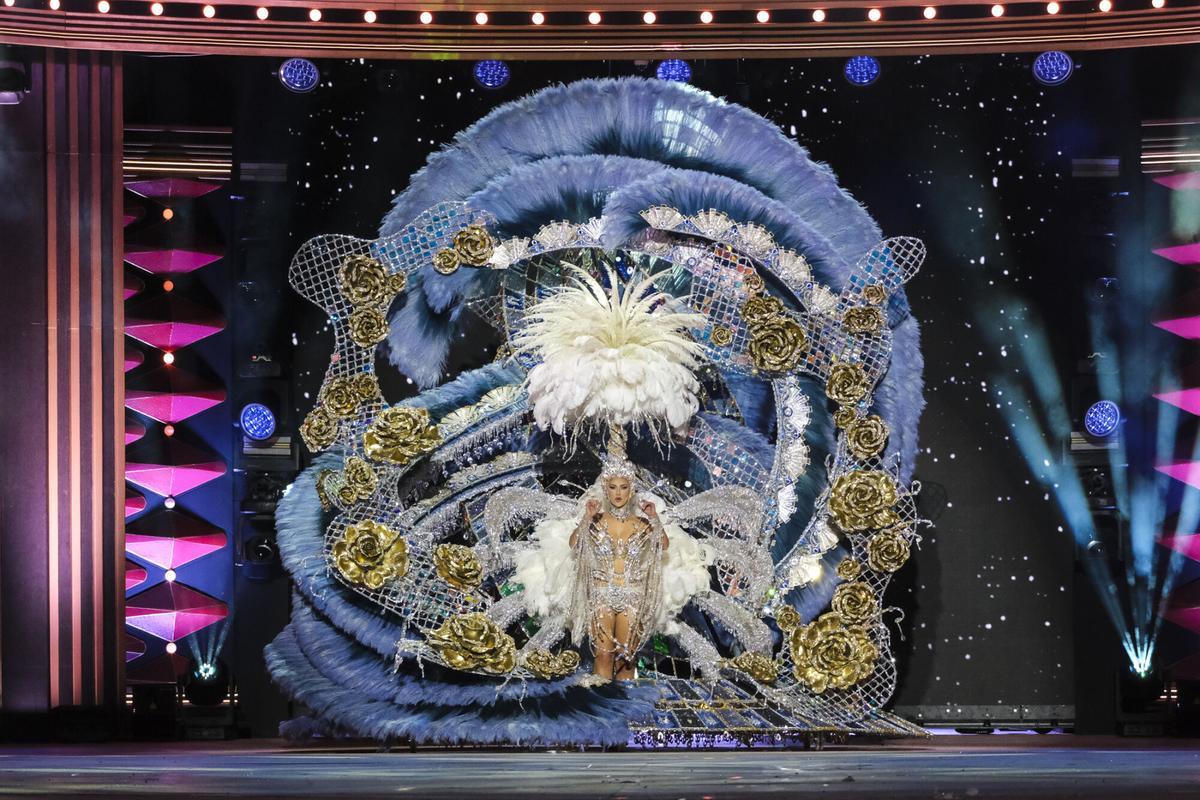 Carla Benítez González, presentada por Capross 2004 S.L., ganó un diseño de Kevin Rodríguez González: «Historia»