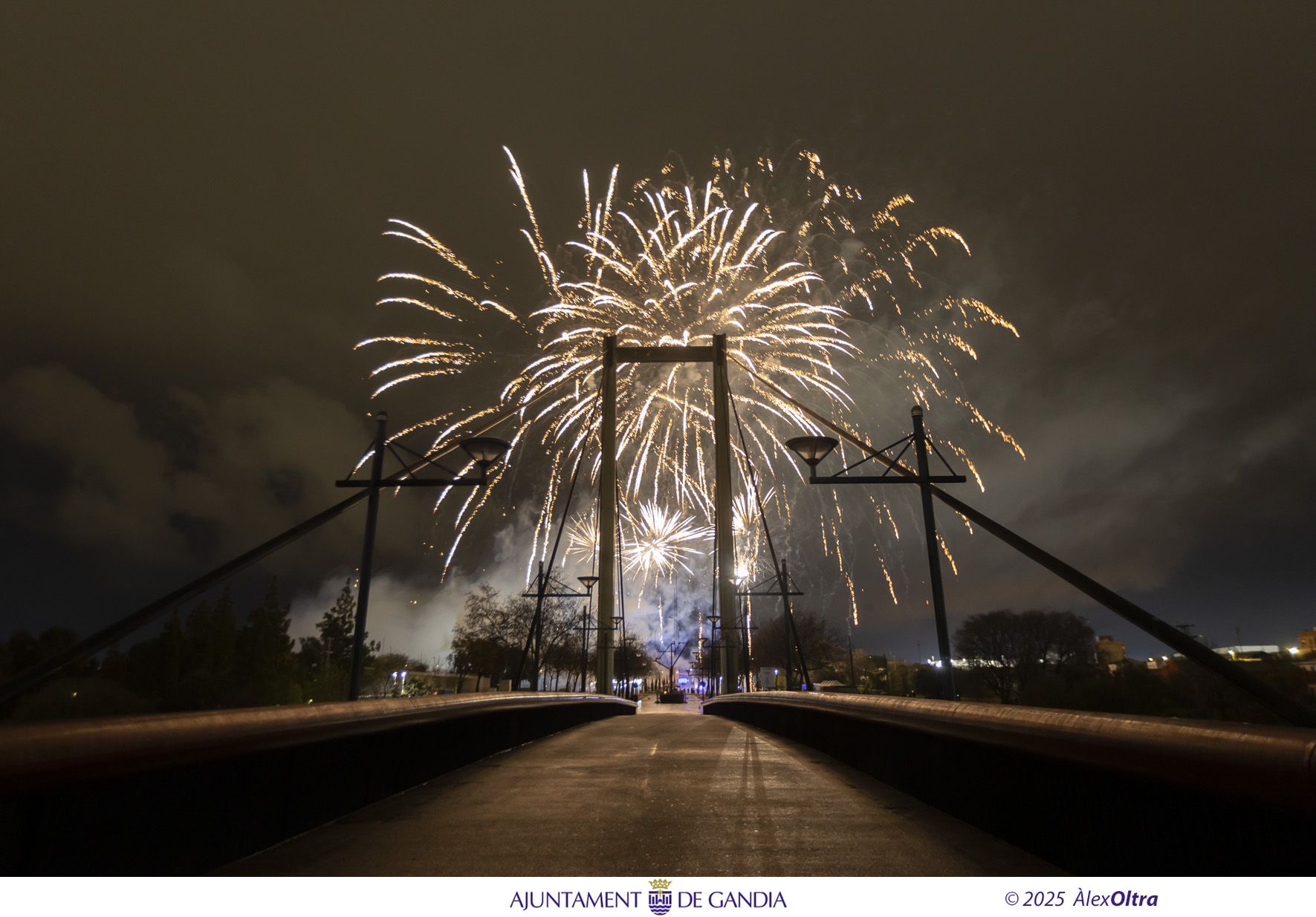 Así ha sido la 'mascletà nocturna' y la 'Nit del Foc' de Gandia