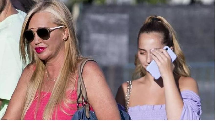 Andrea Janeiro vuelve con su madre y sorprende a todos con su aspecto