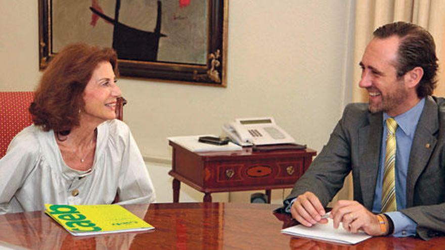 Carmen Planas y el president Bauzá, al inicio de su reunión.