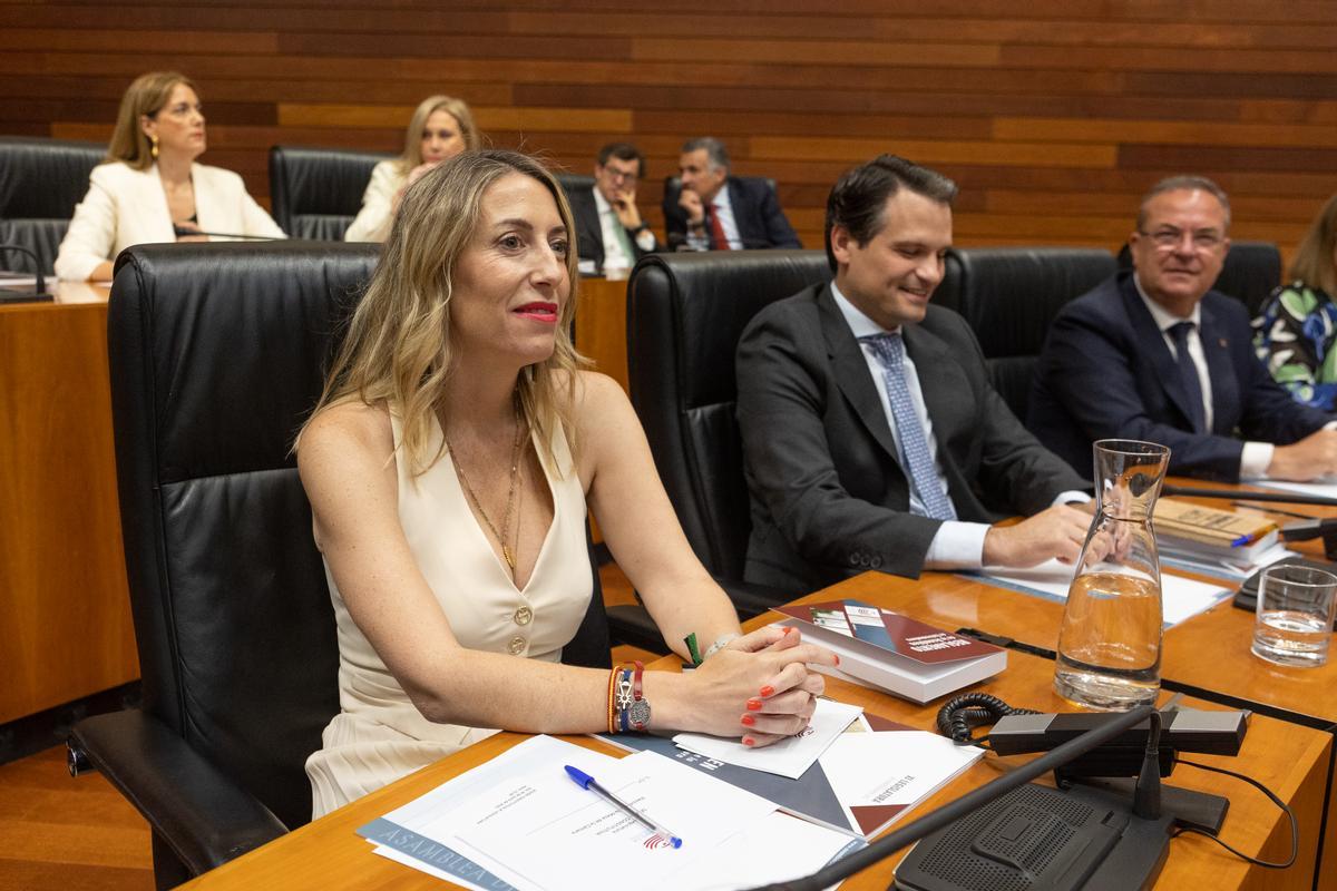 Les contradiccions de María Guardiola: de rebutjar un govern amb Vox a pactar-hi en 10 dies