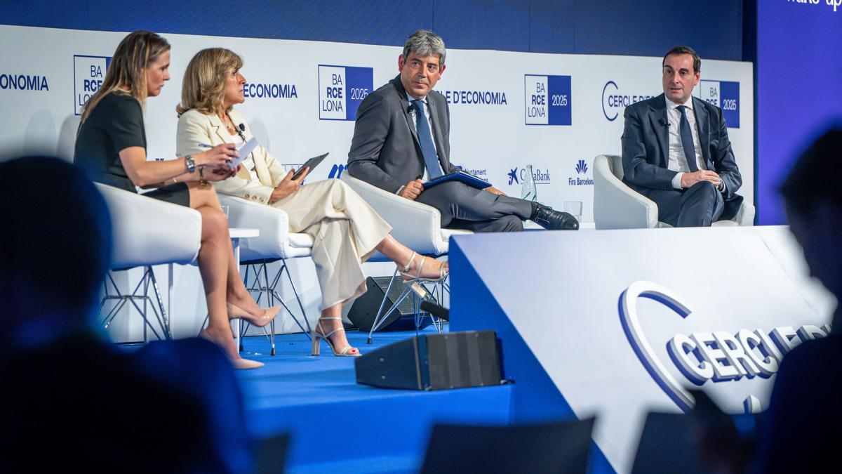 Nuria Cabutí (Penguin Random House Grupo Editorial), Eloi Planes (Fluidra) y Toni Ruiz (Mango), en la Reunión Cercle d'Economia 2025