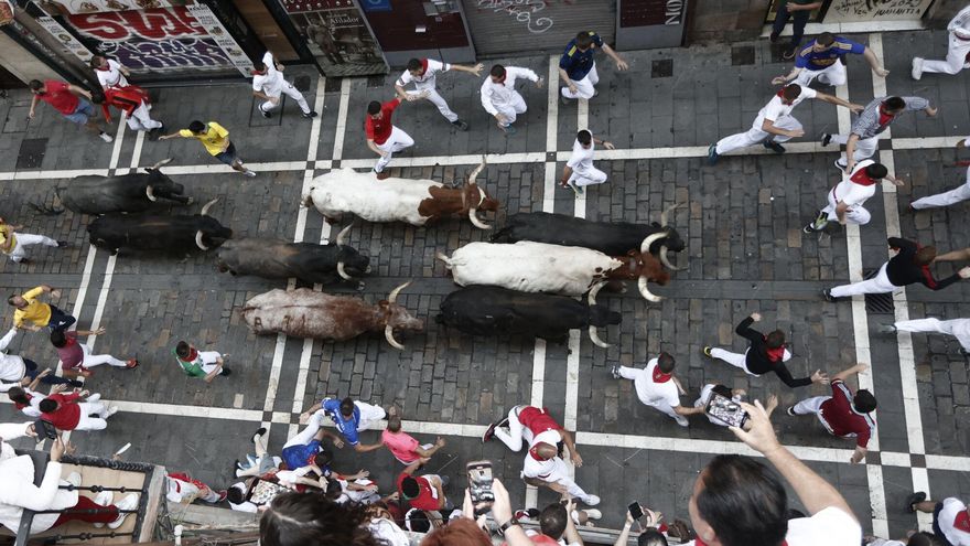 Una veloz carrera de los Miura pone punto final a los encierros de Sanfermines 2025