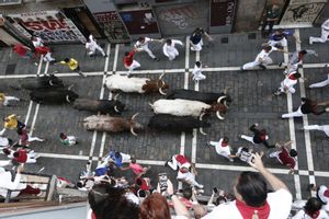 Una veloz carrera de los Miura pone punto final a los encierros de Sanfermines 2025