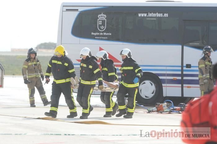 Simulan un accidente aéreo en aeropuerto