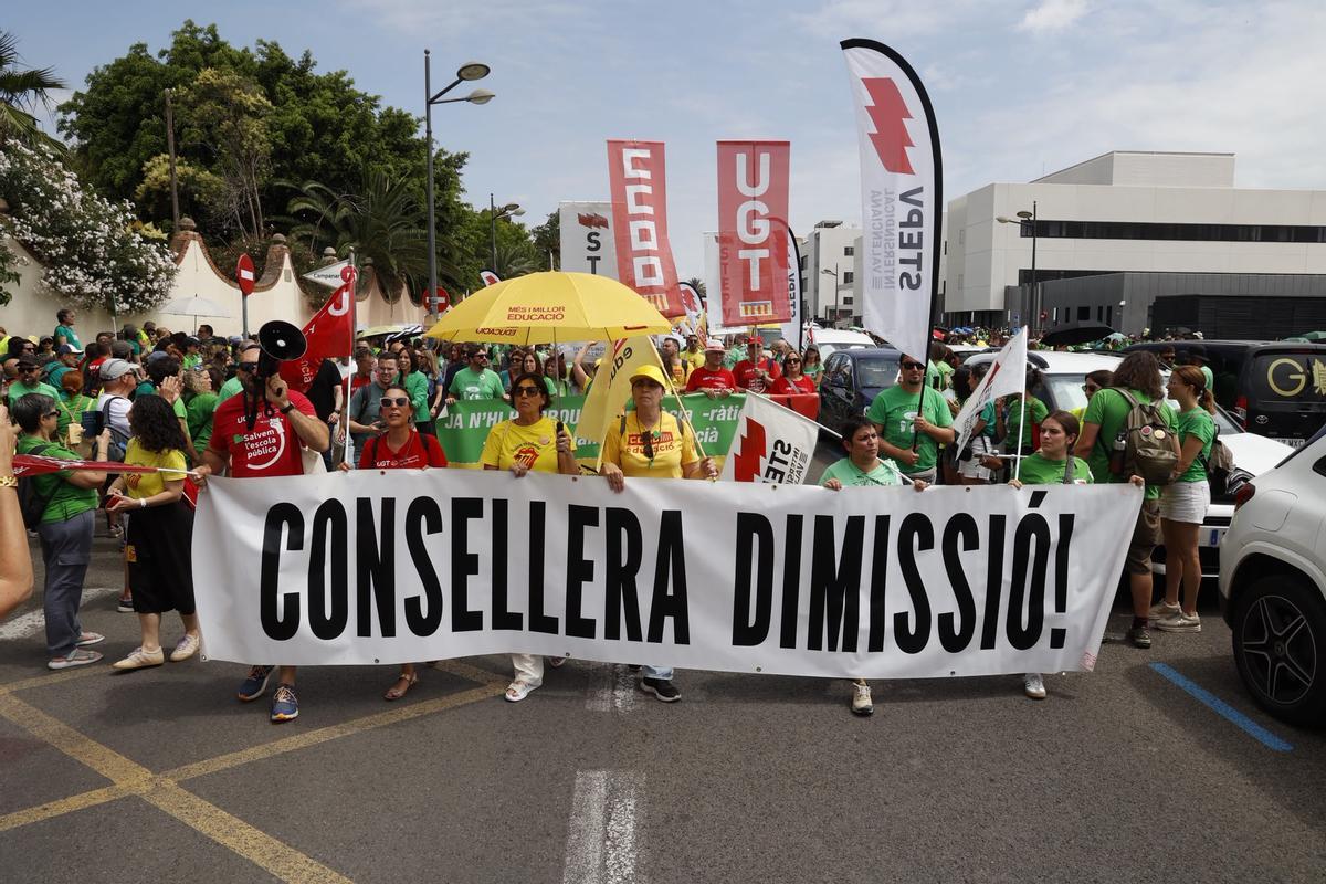 Cabecera de la manifestación convocada por los sindicatos educativos, este jueves.
