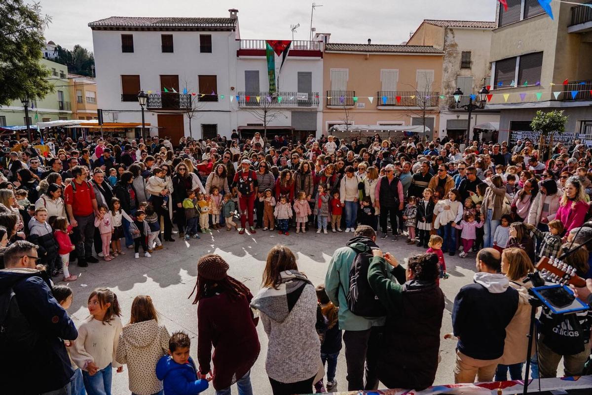 El Porrat de Sant Blai de Potries sempre és un èxit; El poble, de gom a gom