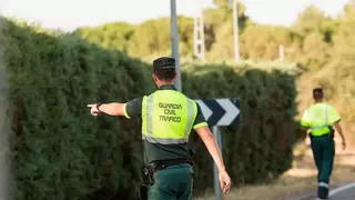 La Guardia Civil se pone seria: multas de hasta 100 euros si te paran y no llevas el carné de conducir encima