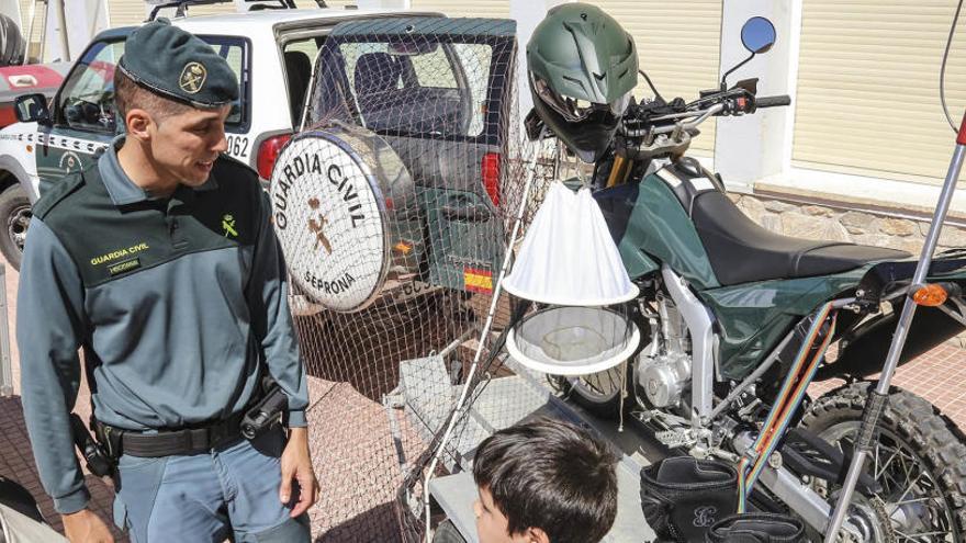 Imagen de una exhibición reciente realizada por la Guardia Civil en la jornada de San Cristóbal de Redován