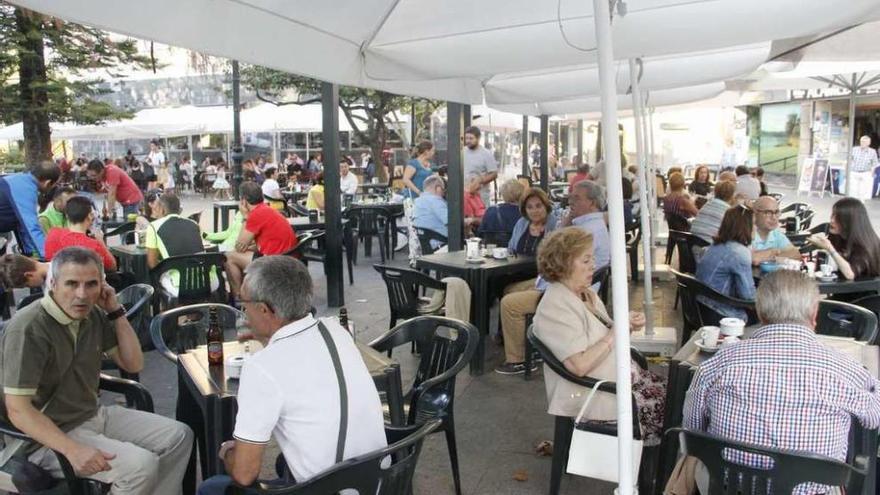 Las terrazas de la alameda y plaza de España fueron las que contaron con mayor afluencia. // S. Álvarez